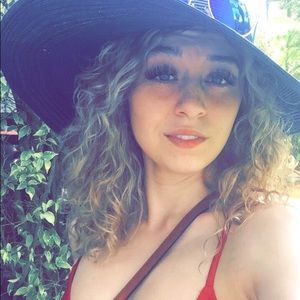 Meet your Posher, Joelle